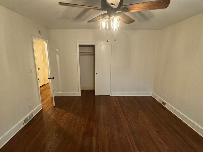 Building Photo - 1401 Montford Dr