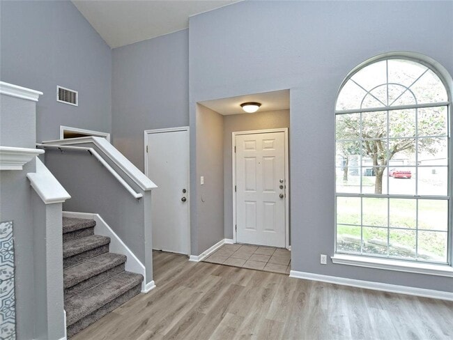 Building Photo - 118 Dogwood Dr