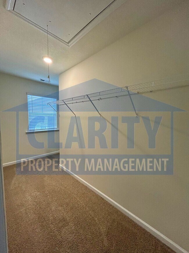 Building Photo - Beautiful 3 bedroom home in North Cleveland neighborhood!