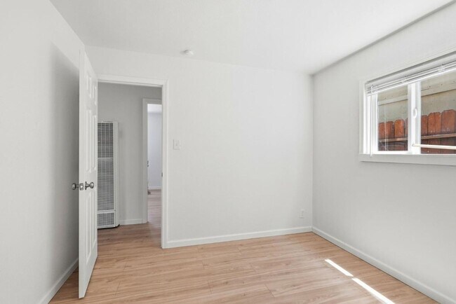 Building Photo - 1redou