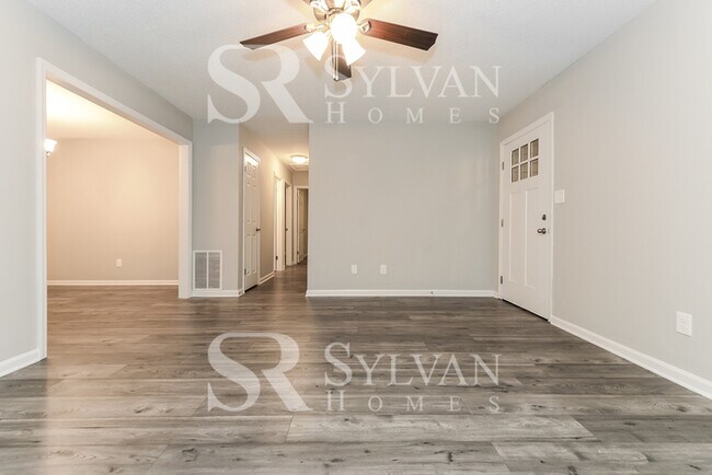 Building Photo - Lovely 3BR 1BA Home