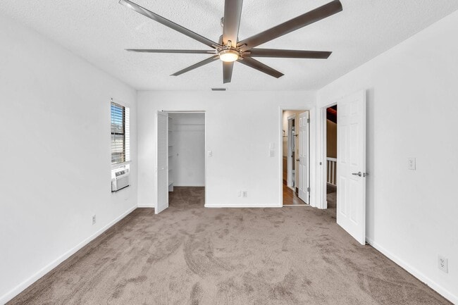 Building Photo - 2433 Southridge Rd