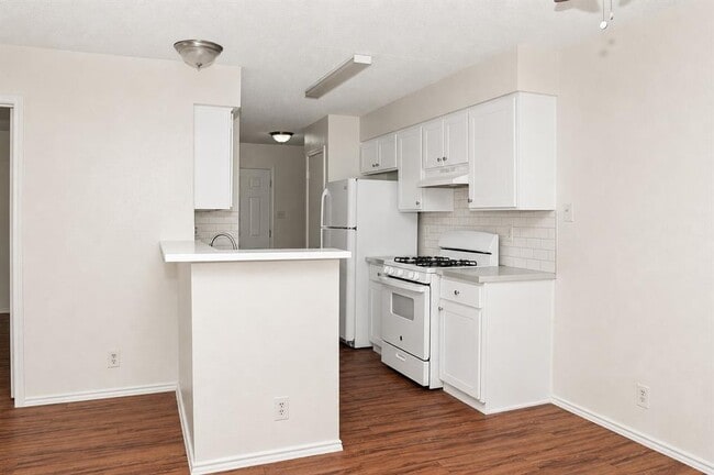 Building Photo - 6906 Deep Cir