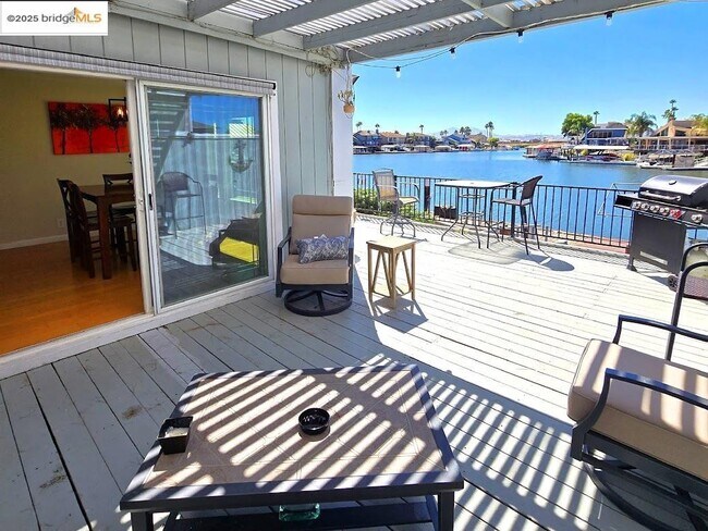Building Photo - 1216 Marina Cir