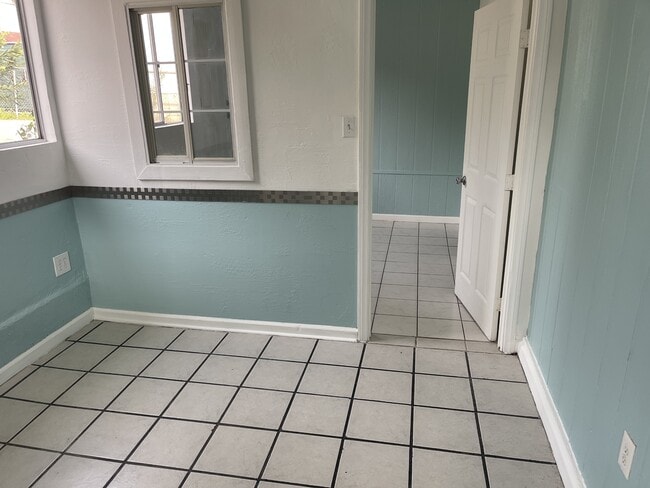 Building Photo - 216 E Mission Rd