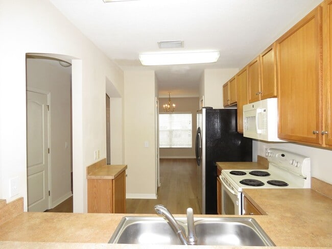 Building Photo - Townhouse in Fishhawk Ridge 2bd/2.5 bath
