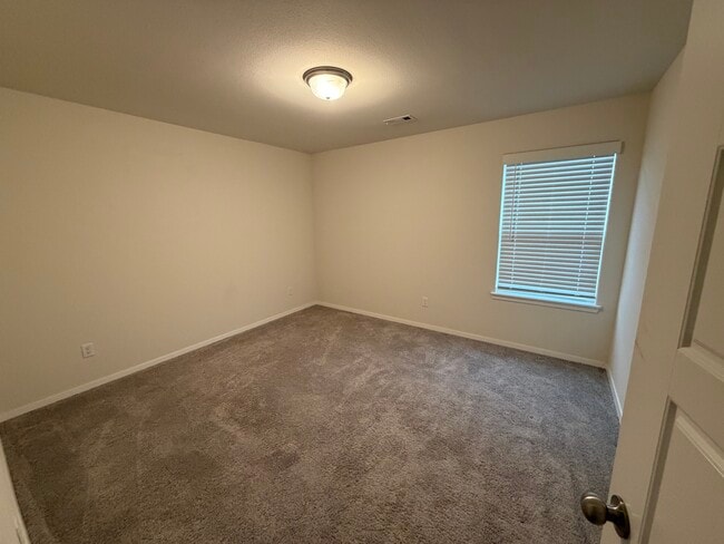 Building Photo - 515 Ashwood St