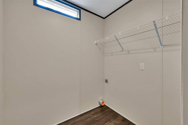 Building Photo - 20204 Sherwood Dr