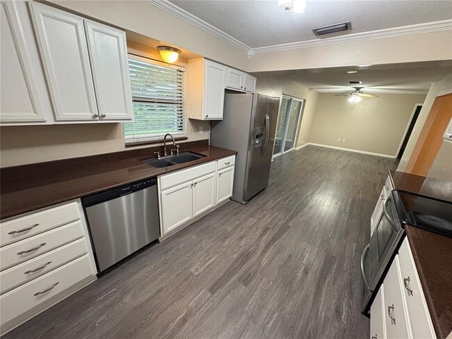Building Photo - 615 Floral Cir