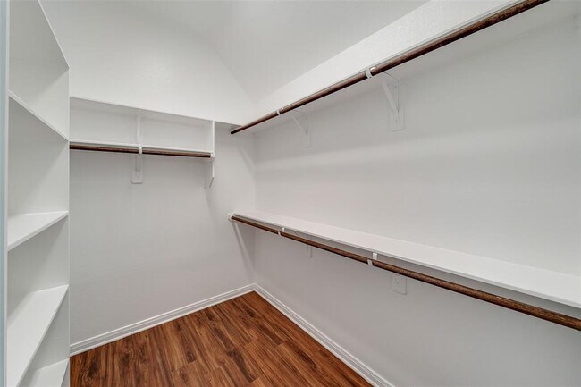 Building Photo - 1042 Tomball Downs Dr