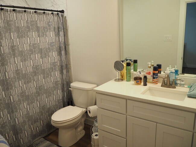 Building Photo - 4 Bed 2.5 Bath Duplex in Ft Worth