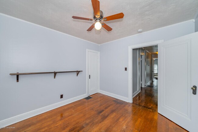 Building Photo - 2011 Woodbourne Ave