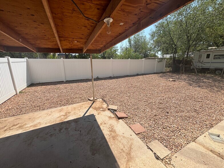 Back yd - 306 Pine St