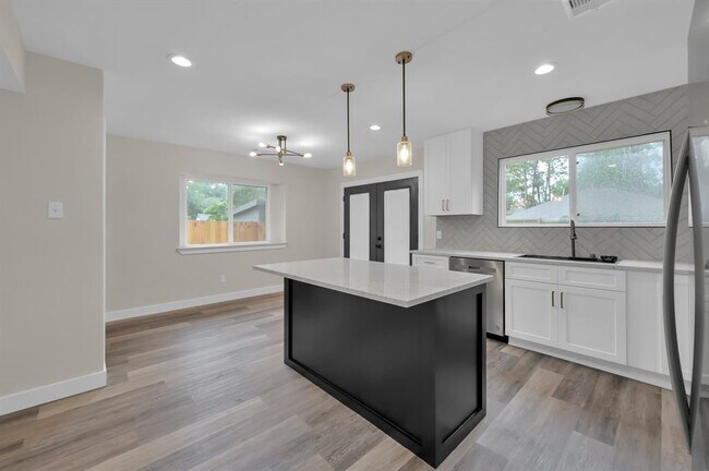 Building Photo - 3526 Indian Forest Dr
