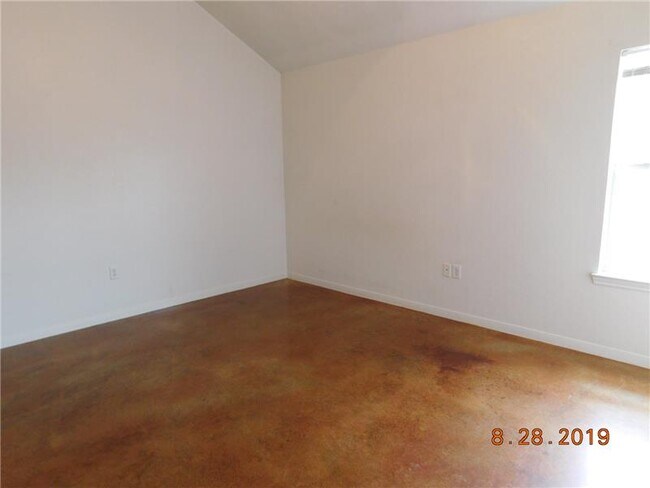 Building Photo - 1202 Cavalry Ln