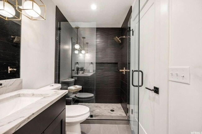 Building Photo - Designer Prospector Townhome