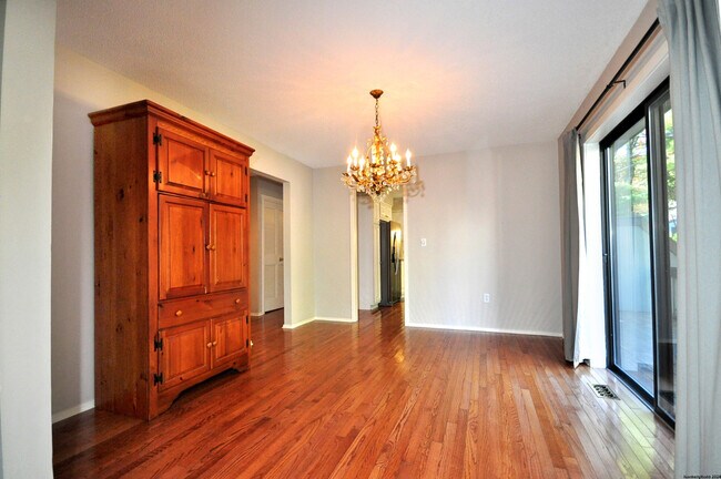 Building Photo - 16 Applewood Ln