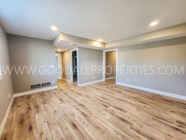 Building Photo - 6-Bedroom, 4-Bath Home in Waukee with Finished Basement & 3-Car Garage