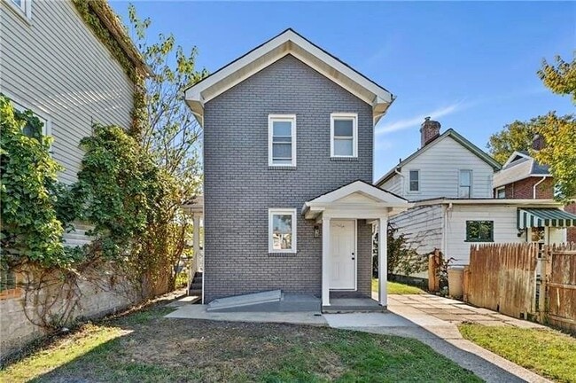 Building Photo - 233 E 19th Ave