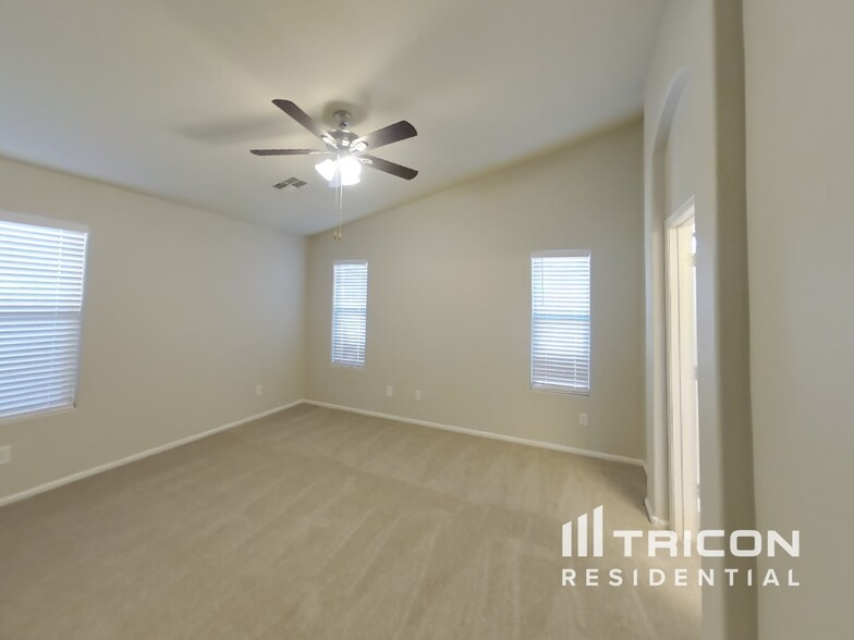Building Photo - 2111 S 160th Ln