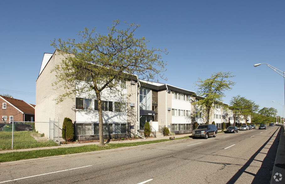 Primary Photo - Pickford Place Apartments