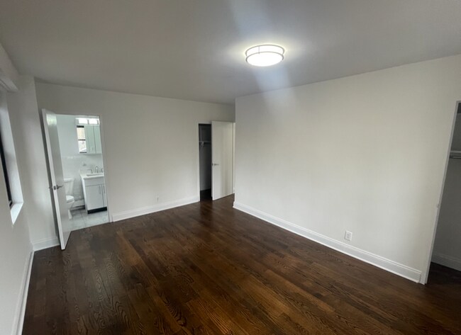 Building Photo - 405 E 88th St