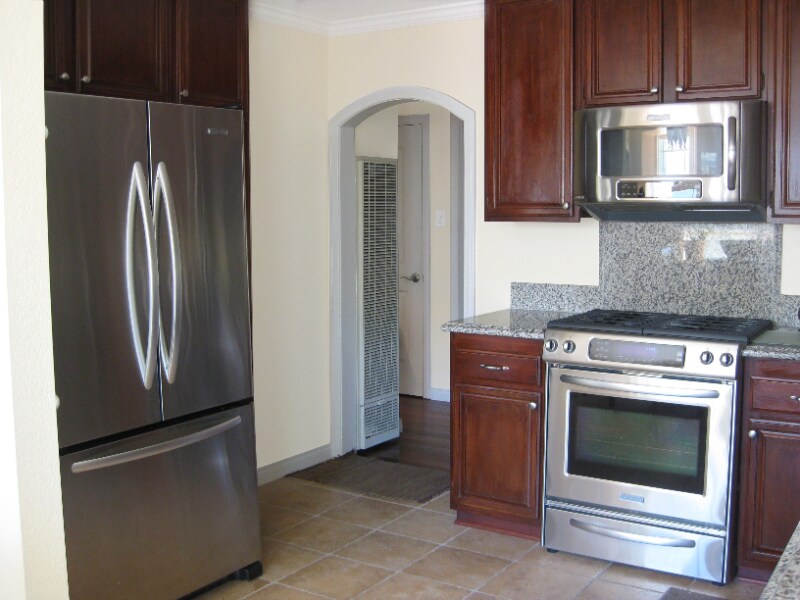 Building Photo - 3542 Kelton Ave