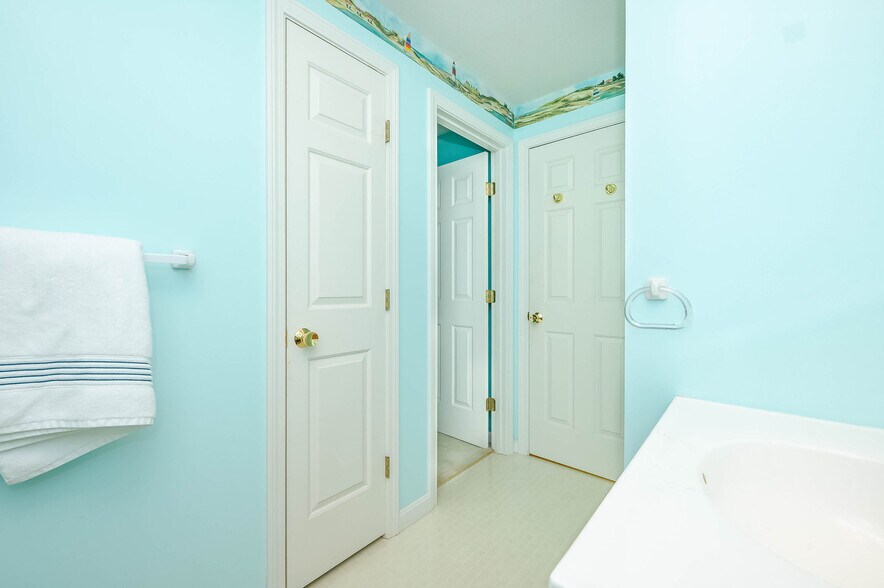 Building Photo - 790 York St