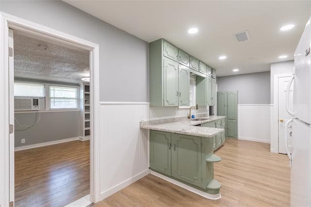 Building Photo - 473 College Dr