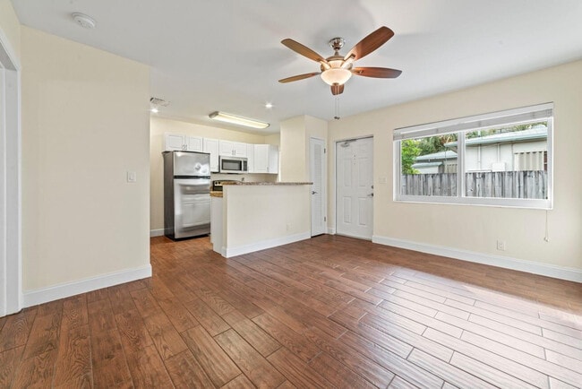 Building Photo - 404 SE 16th St