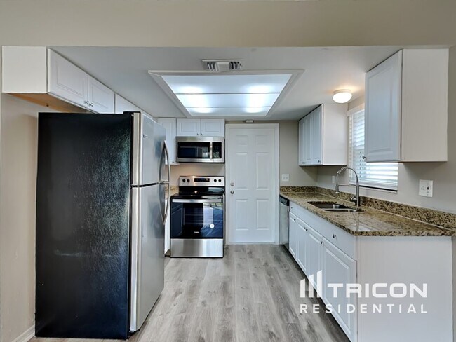 Building Photo - 1374 Bramblewood Dr