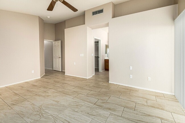 Building Photo - 9438 W Monroe St