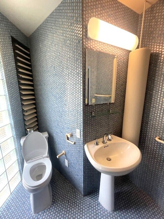 Building Photo - Gorgeous 2 Bedroom / 1 Bath in Waikane