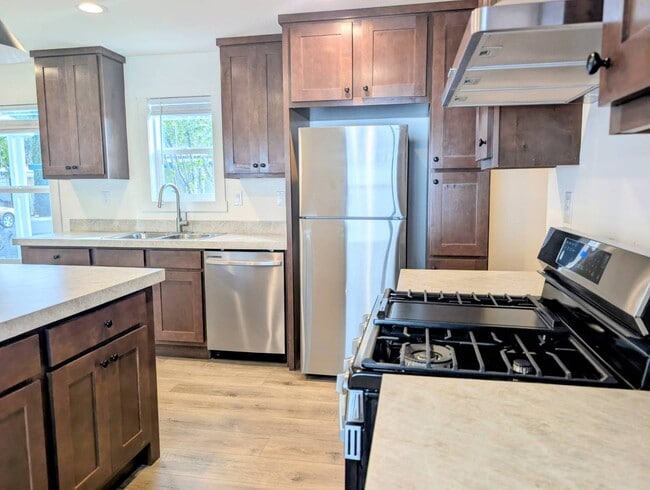 Building Photo - 400 Sulphur Bank Dr