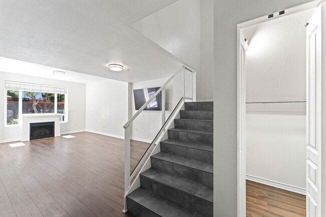 Building Photo - San Diego- Downtown- La Vita – Little Italy Condo- Split Level Style Move-In Special