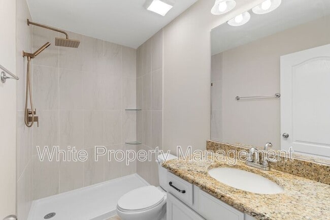 Building Photo - 541 Daventry Ct