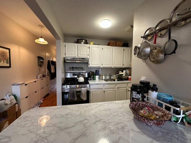 Building Photo - 191 Richards St