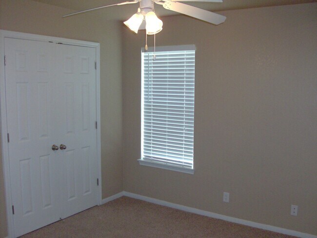 Building Photo - Well-Maintained Home Near Clear Creek Gate...