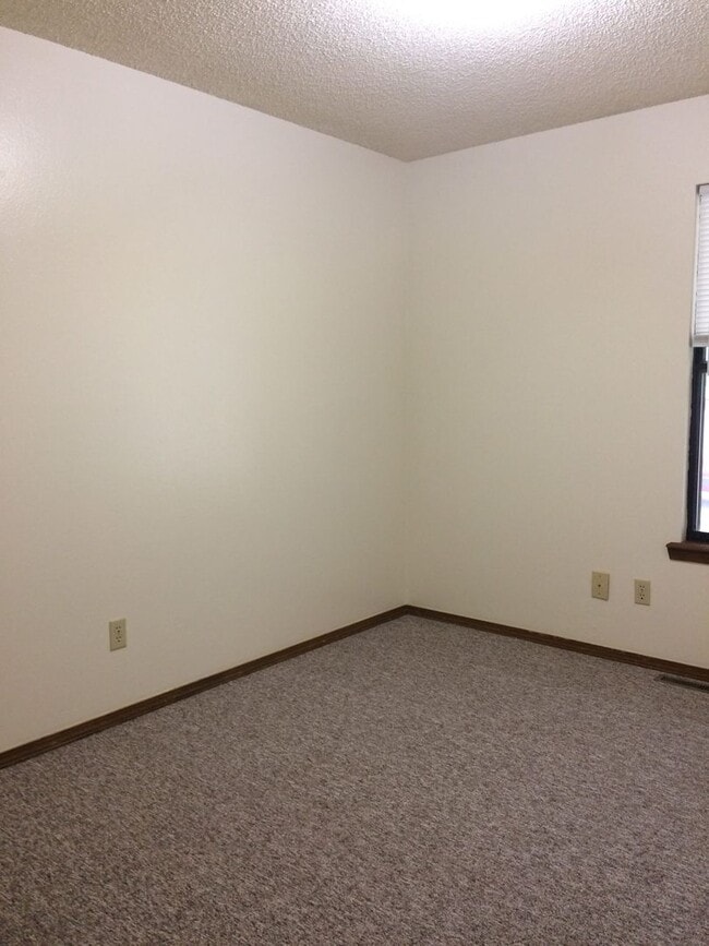 Building Photo - 3 Bedroom Ranch Nixa-Available to view now