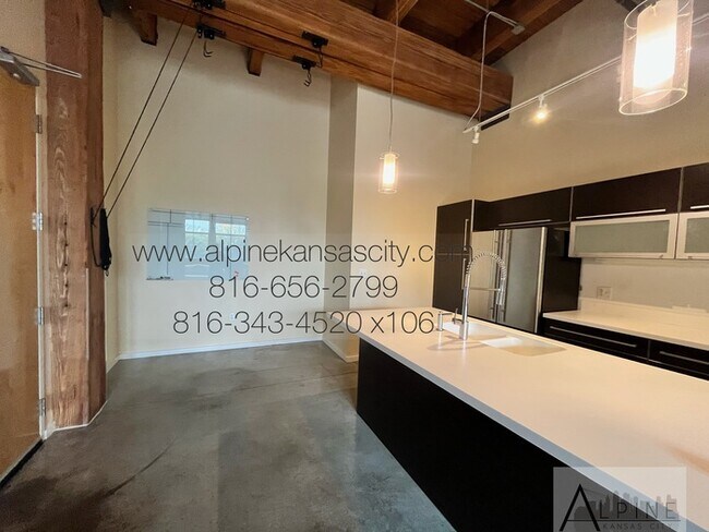Building Photo - River Market Loft, Secured Parking