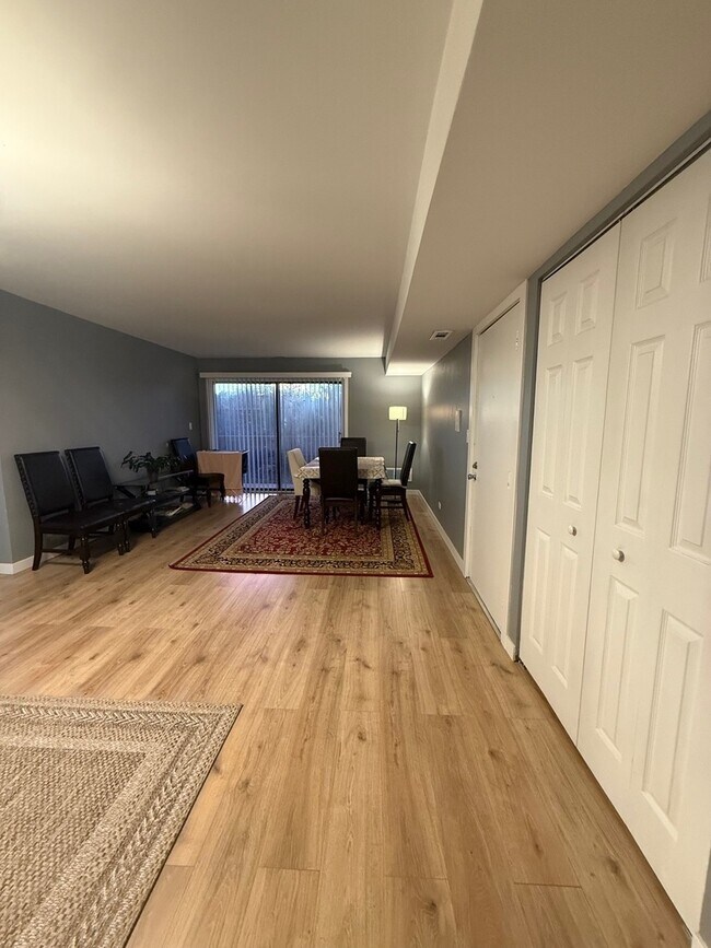 Building Photo - 1498 E Ports O Call Dr