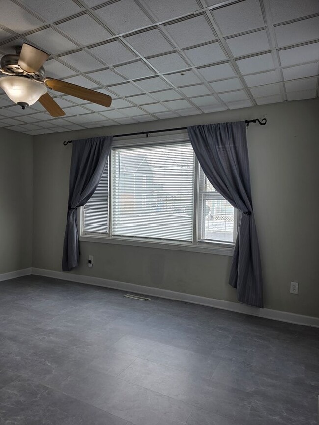 Building Photo - Spacious Home Across from University of Findlay