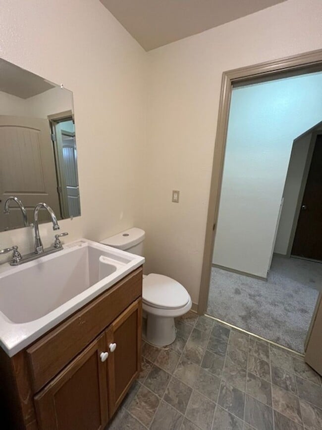 Building Photo - South Hill 3 bedroom house