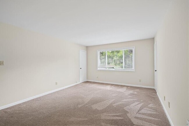 Building Photo - 2430 Coosawattee Dr NE