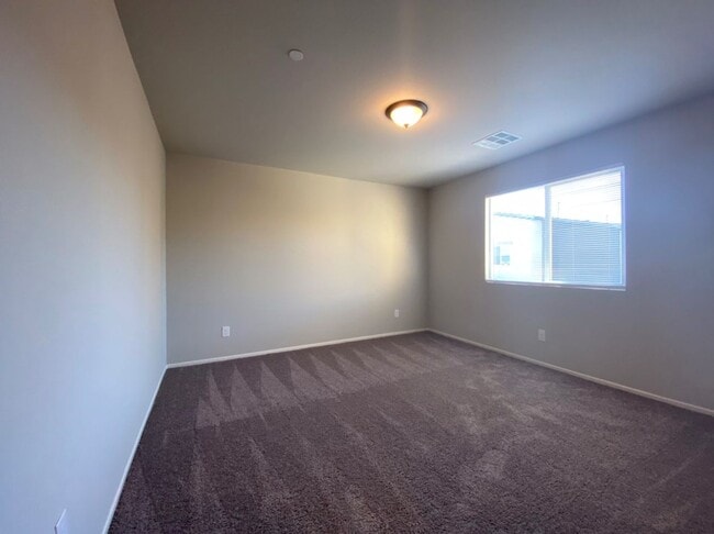 Building Photo - AMAZING GATED 3 BED 2.5 BATH 2 CAR GARAGE !