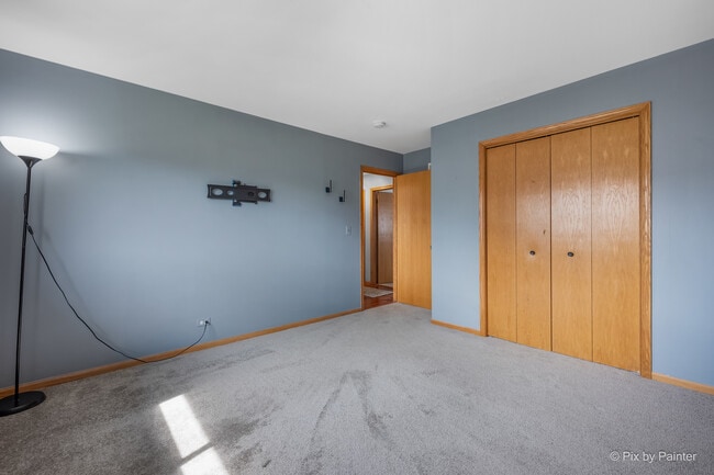 Building Photo - 2083 Maplewood Cir