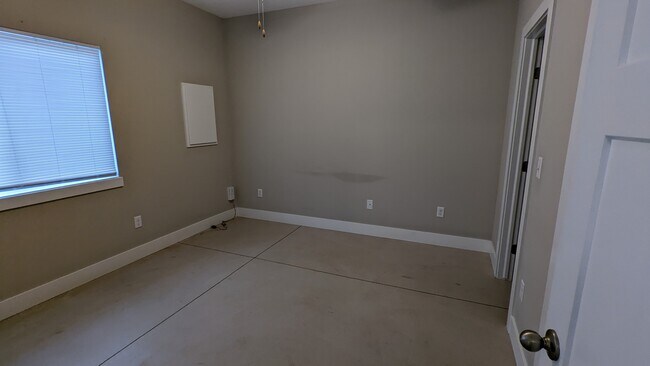 Building Photo - 8070 E 34th Ct S