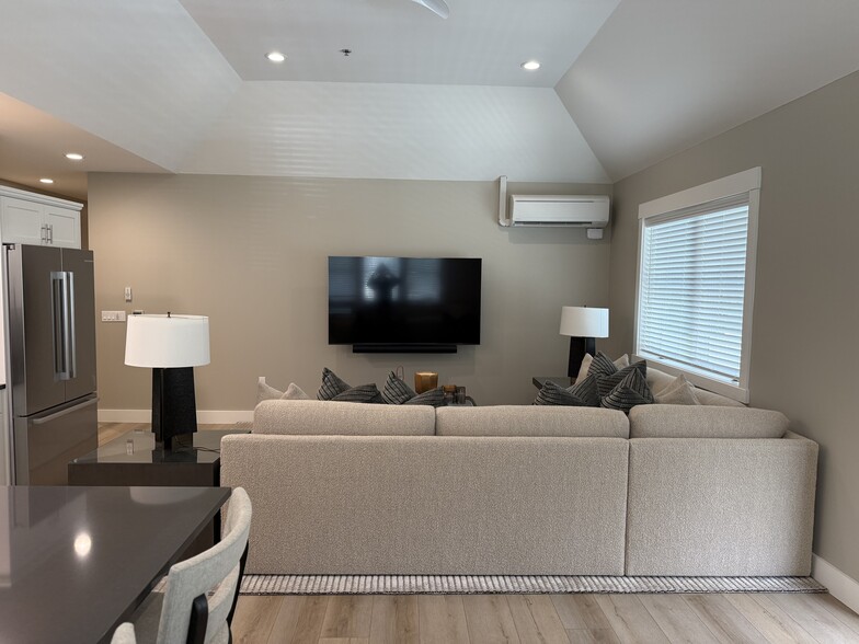 Living Room - 16600 Boones Ferry Rd