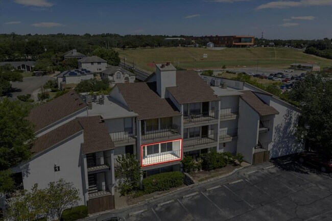 Building Photo - 6910 Hart Ln