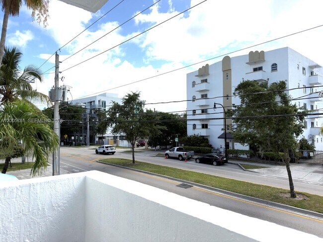 Building Photo - 3052 SW 27th Ave